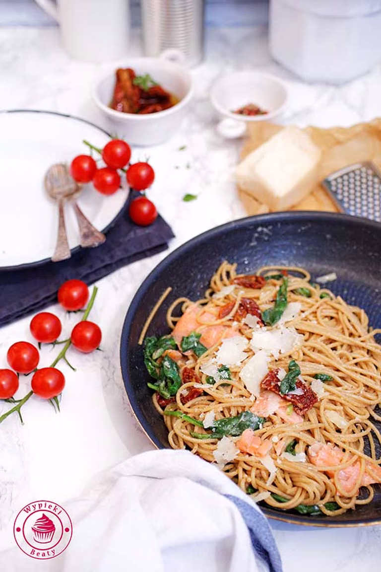 Spaghetti z łososiem i szpinakiem
