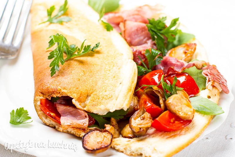 lekki omlet z prawdziwkami