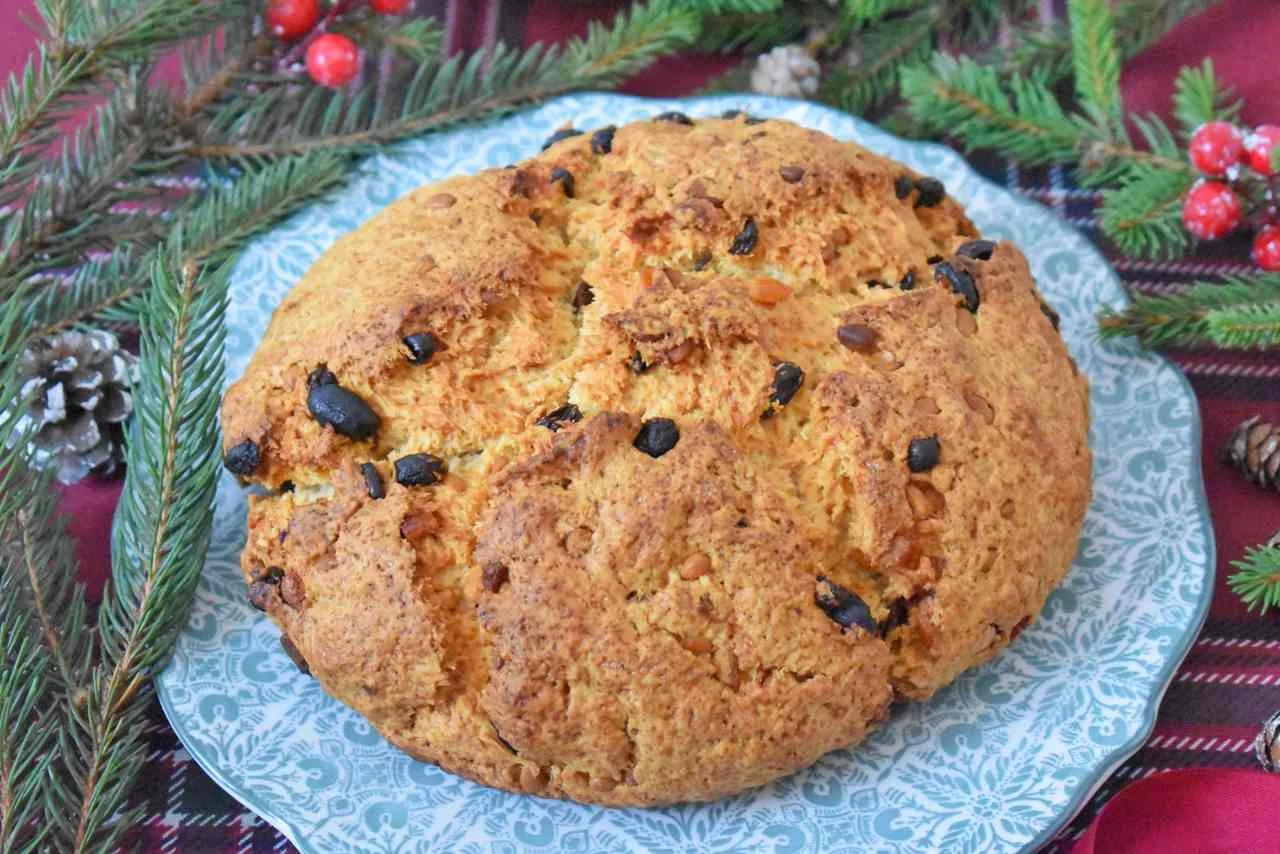 Świąteczny chlebek bakaliowy – „Pandolce genovese”