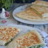 Gozleme ze szpinakiem, fetą i mozzarellą