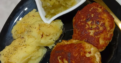Kotlety mielone z majonezem i cebulą