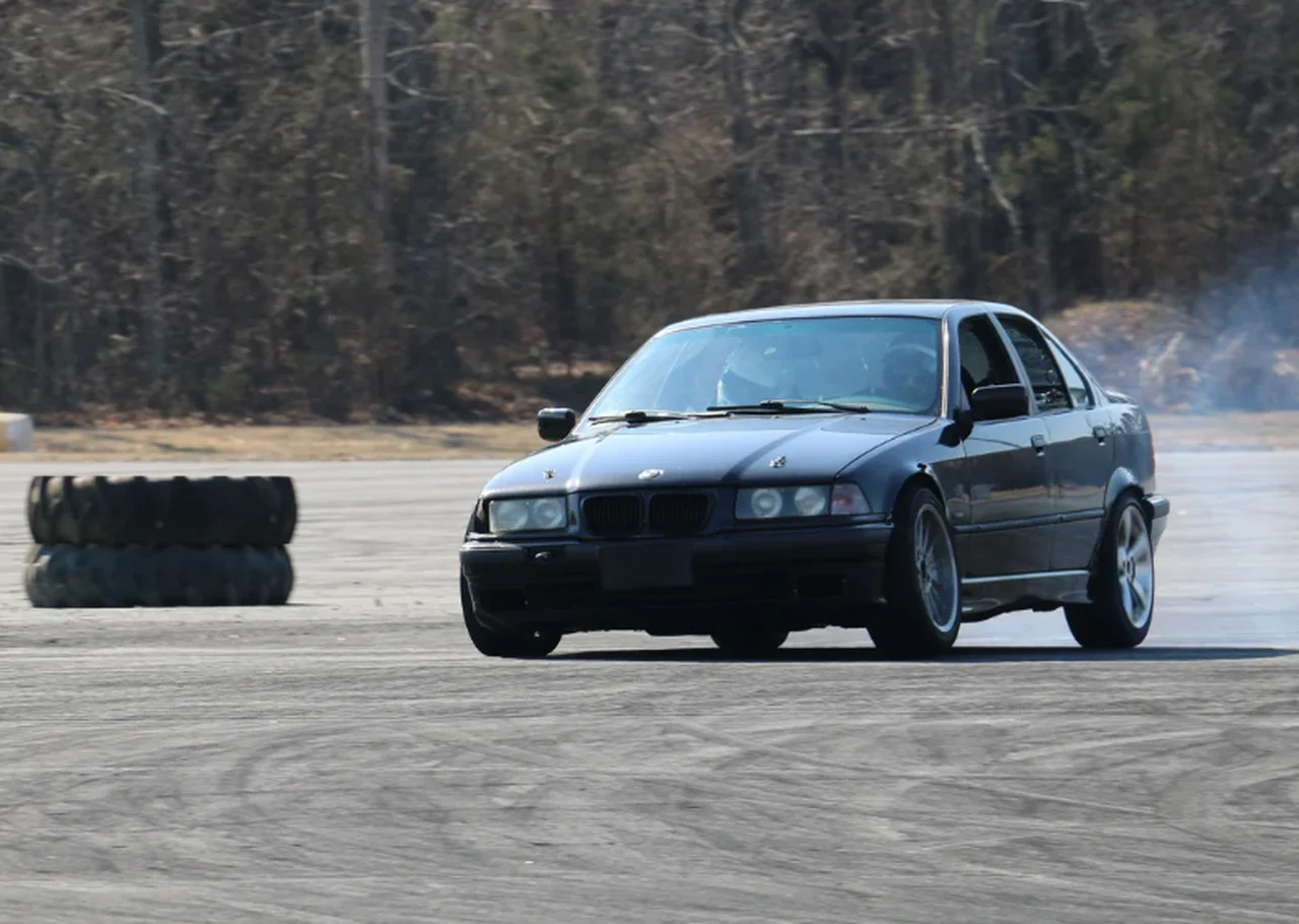 Specjalna obrączka zamiast więzienia? Nowy pomysł rządu na piratów drogowych!