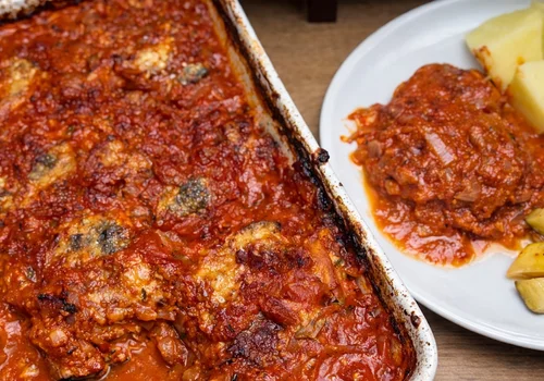 Schab w cebulowo pomidorowym sosie z gorgonzolą