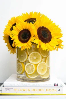 Pomysł na ozdobienie wazonu z kwiatami