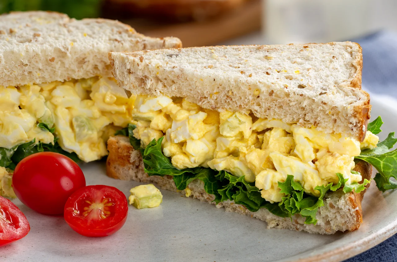 Nie tylko na kanapki! 5 pomysłów, jak wykorzystać pastę jajeczną