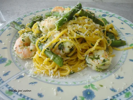 Spaghetti z krewetkami i szpargami