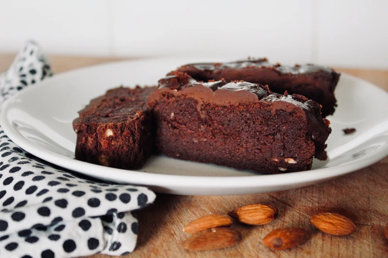 FIT BROWNIE Z FASOLI (BEZ MĄKI, CUKRU I TŁUSZCZU)