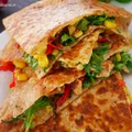 Quesadilla z kurczakiem, serem i warzywami – pyszna przekąska na ciepło