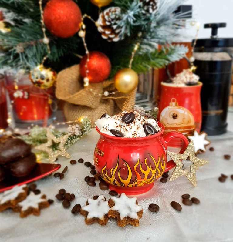Świąteczna kawa z amaretto i czekoladą