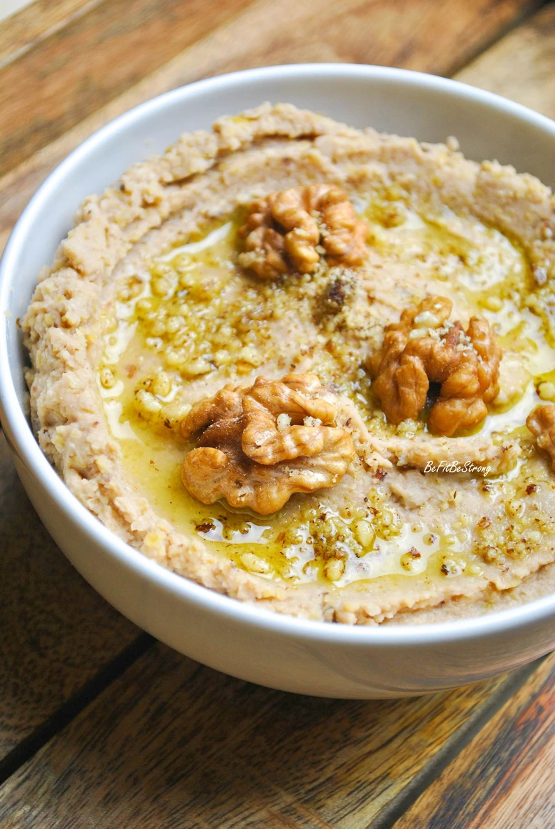 Hummus daktylowy z orzechami