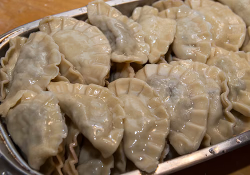 Ile mogą leżeć ugotowane pierogi z kapustą i grzybami? Odpowiedź może Cię zaskoczyć!