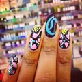 Kolorowy manicure we wzorki