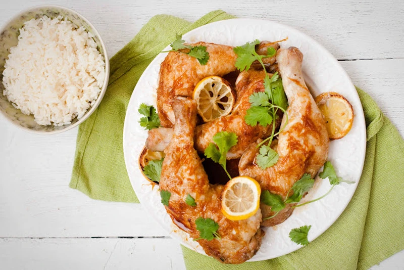 Pieczone udka kurczaka w cytrynowym sosie