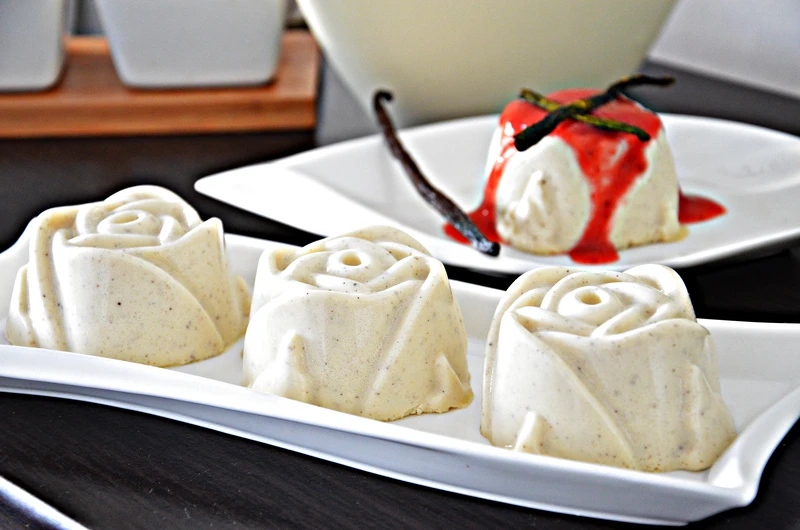 ,,PANNA COTTA Z MALINAMI’’