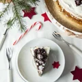 Tort makowo-serowy z wiśniami