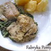 Pieczona ryba podana na szpinakowej kołderce (ryba z sosem szpinakowym)