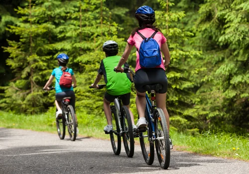Obowiązkowe kaski na rowerze i hulajnodze! Będzie jeden wyjątek - te osoby nie będą musiały go zakładać