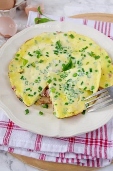 Omlet z groszkiem i szynką