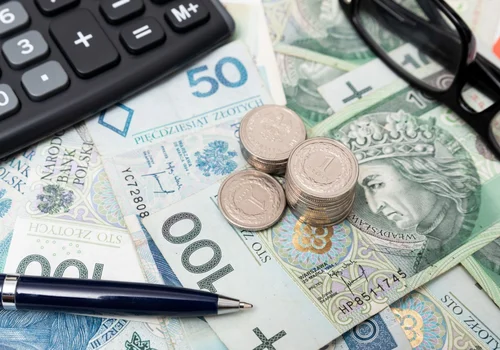 Pensja minimalna w górę, składki również: Sprawdź, ile zarobisz w 2025 roku!