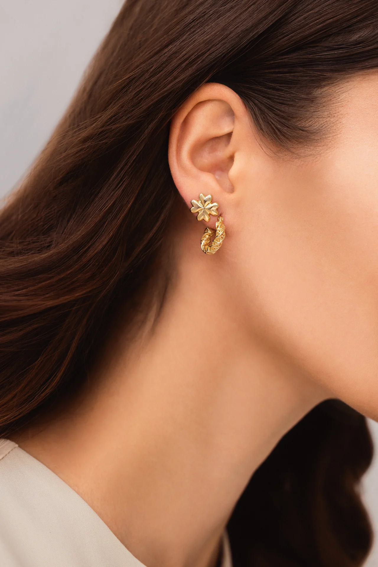 Kolczyki, które warto mieć w swojej kolekcji – przewodnik dla minimalistek