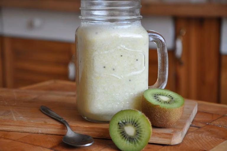 Prosty przepis na smoothie z kiwi  - oczyszczające!