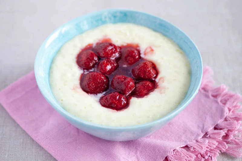 PUDDING Z TAPIOKI Z PIECZONYMI TRUSKAWKAMI