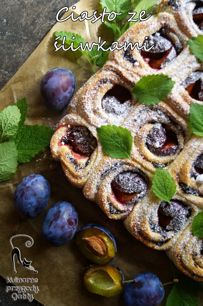 Drożdżowe ciasto ze śliwkami