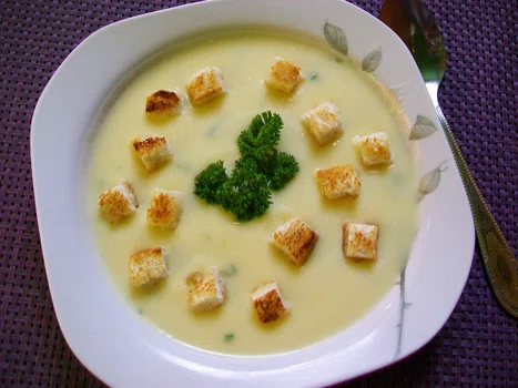 Zupka krem z cukinii z serkiem topionym