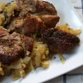 Karkówka pieczona w młodej kapuście