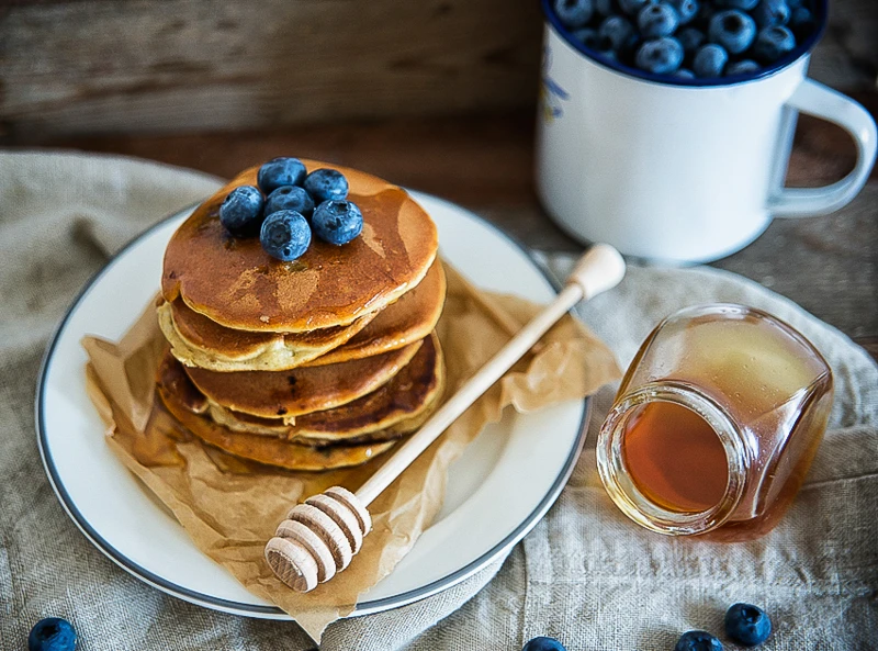 Orkiszowe pancakes z borówkami