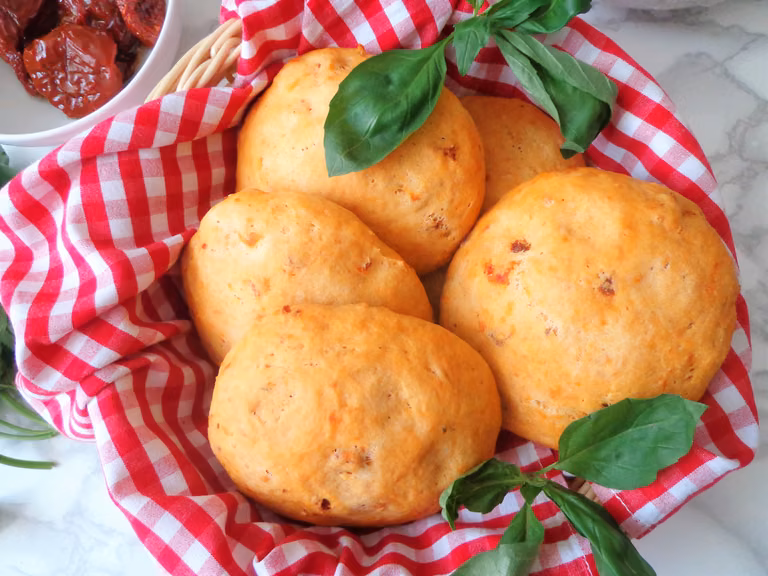 Focaccia z suszonymi pomidorami