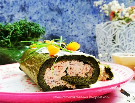 Zakręcona szpinakowa frittata z tuńczykiem, kaparami i zielonym pieprzem