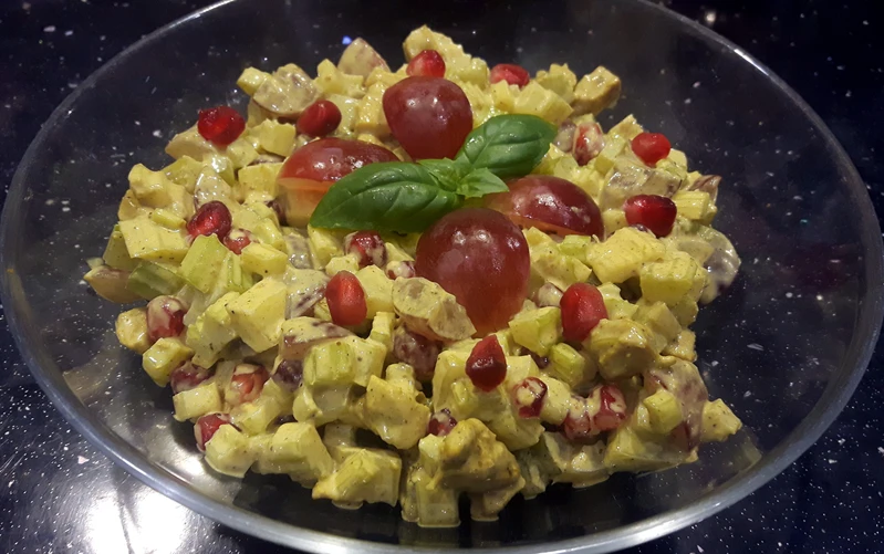 Sałatka curry z selera naciowego