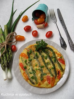 Omlet z zielonymi szparagami