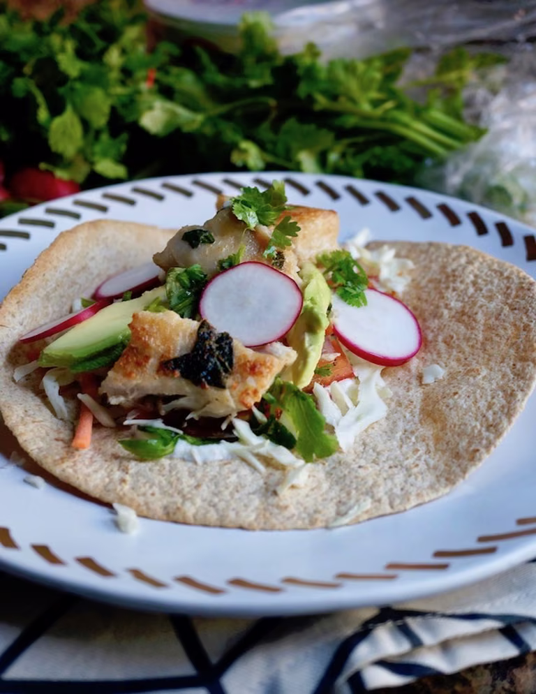 Lekki Wrap z Rybą i Warzywami