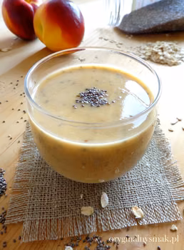 Smoothie z nektarynek, mleka owsianego i chia