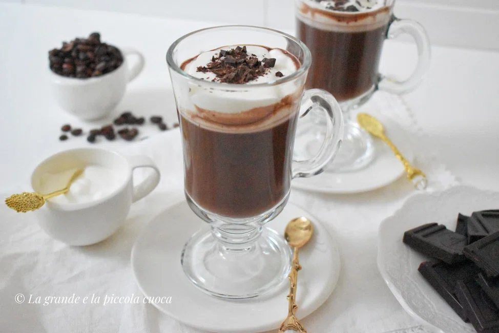Bicerin - włoska kawa z czekoladą i śmietanką