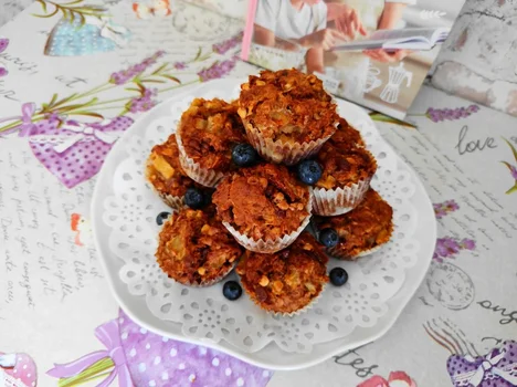 Muffinki owsiano – migdałowe z jabłkami i czekoladą.