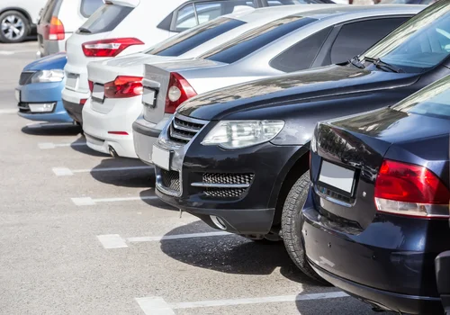 Nowe zasady parkowania pod Lidlem! Biedronka już testuje podobne rozwiązania