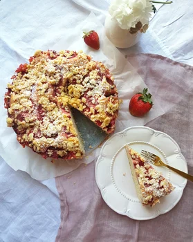 ciasto drożdżowe z truskawkami i kruszonką