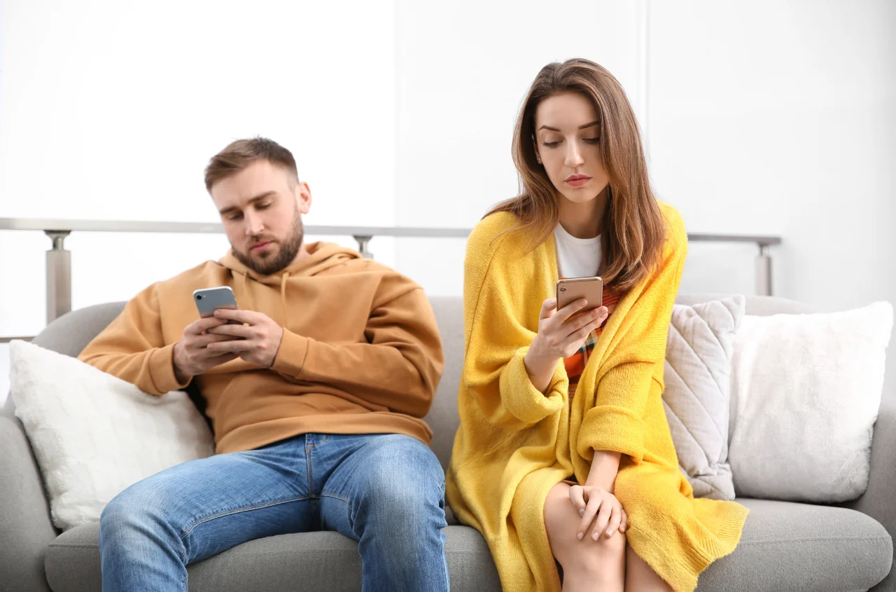 Te sygnały pokazują, że związek się kończy. Wiele osób je ignoruje!