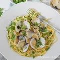 Spaghetti z małżami "vongole" w białym sosie