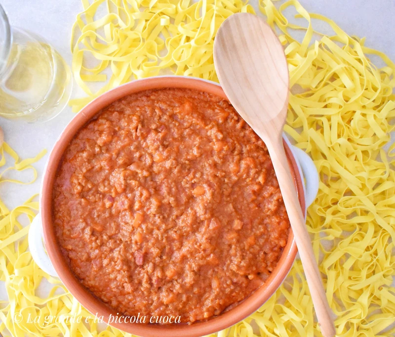 Sos boloński - tradycyjny przepis na "ragù alla bolognese"