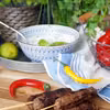 Grillowane mięso mielone na patyku (z sosem jogurtowo miętowym)