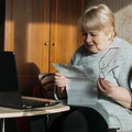 Emerytura wypłacana tylko raz na 3 miesiące? Ministerstwo rozważa zmiany w przelewach tych świadczeń