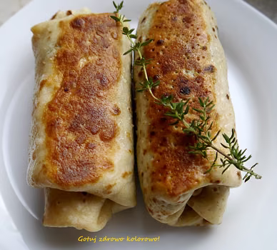 Naleśniki z jarmużem, pieczarkami i serem feta