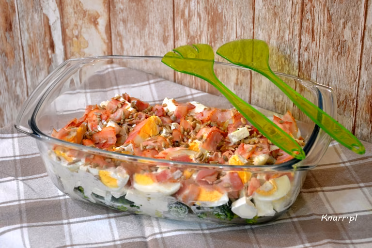 Sałatka z brokułem i fetą