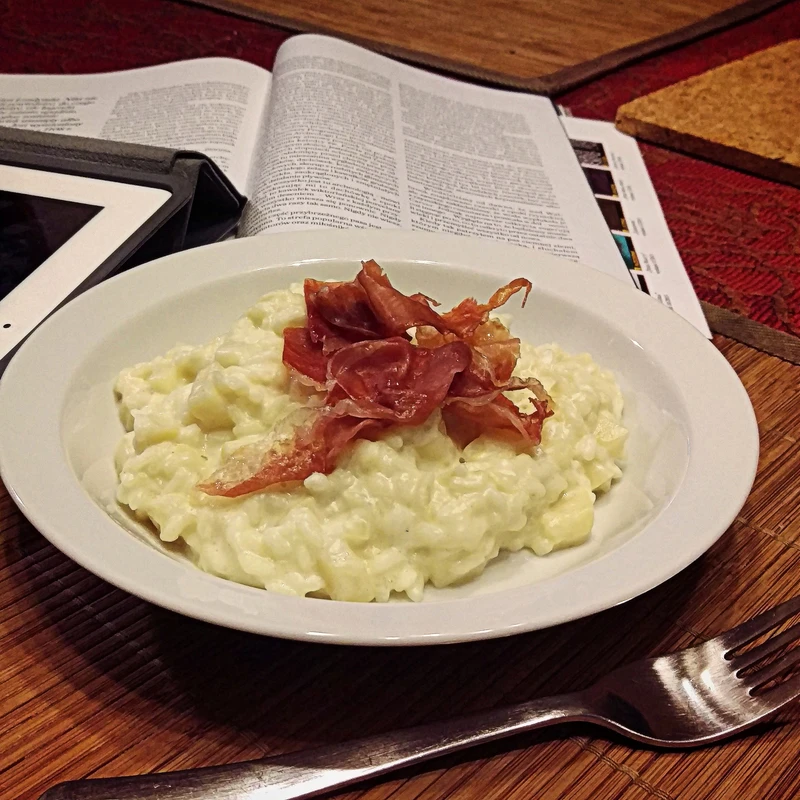 KREMOWE RISOTTO Z SELEREM I SZYNKĄ PARMEŃSKĄ