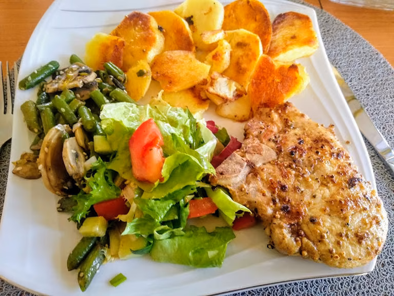 KOTLETY SCHABOWE W MARYNACIE