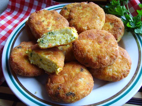 Kotleciki jajeczne,smaczne i chrupiace.